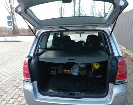 Серый Опель Зафира, объемом двигателя 1.6 л и пробегом 208 тыс. км за 5200 $, фото 4 на Automoto.ua