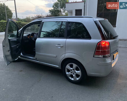 Серый Опель Зафира, объемом двигателя 1.8 л и пробегом 244 тыс. км за 5300 $, фото 4 на Automoto.ua