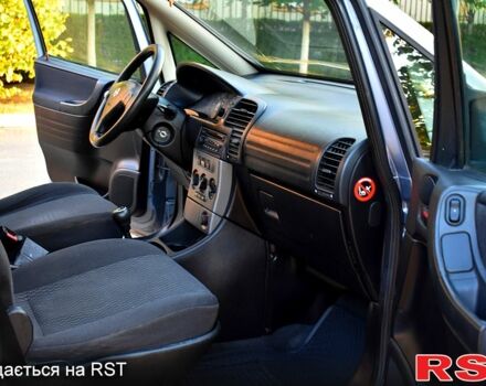 Серый Опель Зафира, объемом двигателя 2.2 л и пробегом 237 тыс. км за 4200 $, фото 3 на Automoto.ua