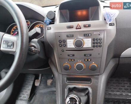 Серый Опель Зафира, объемом двигателя 1.6 л и пробегом 212 тыс. км за 4900 $, фото 7 на Automoto.ua