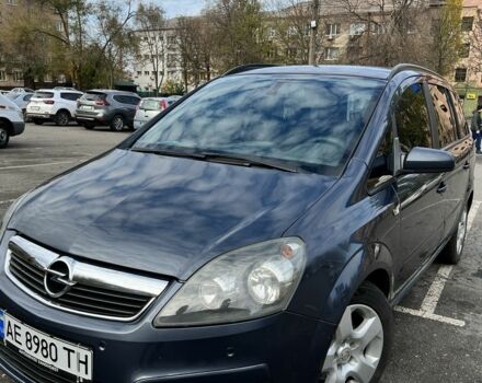 Серый Опель Зафира, объемом двигателя 1.6 л и пробегом 290 тыс. км за 5600 $, фото 1 на Automoto.ua