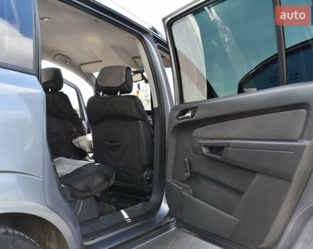 Серый Опель Зафира, объемом двигателя 1.9 л и пробегом 309 тыс. км за 4600 $, фото 30 на Automoto.ua