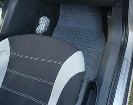 Серый Опель Зафира, объемом двигателя 1.9 л и пробегом 277 тыс. км за 4800 $, фото 6 на Automoto.ua