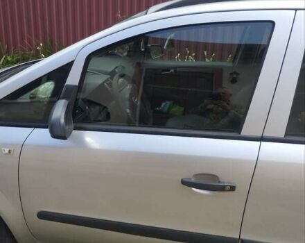 Серый Опель Зафира, объемом двигателя 2.2 л и пробегом 320 тыс. км за 5400 $, фото 4 на Automoto.ua