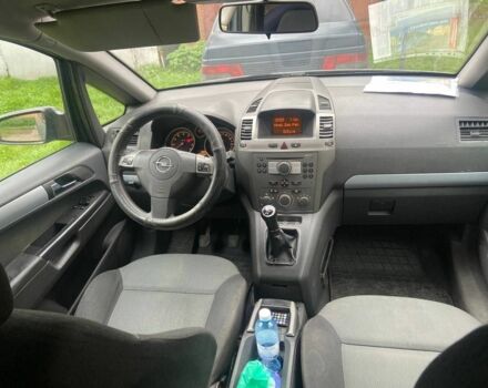 Серый Опель Зафира, объемом двигателя 1.6 л и пробегом 350 тыс. км за 3513 $, фото 5 на Automoto.ua