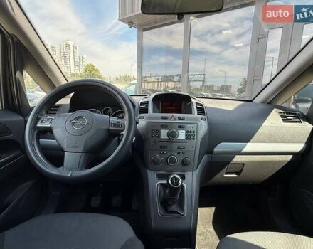 Сірий Опель Зафіра, об'ємом двигуна 1.8 л та пробігом 237 тис. км за 5490 $, фото 13 на Automoto.ua