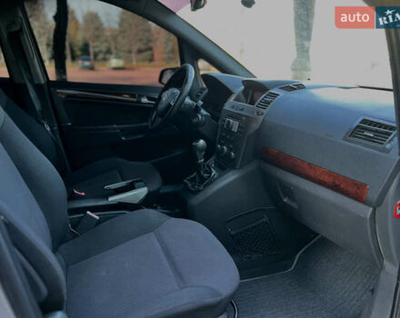 Серый Опель Зафира, объемом двигателя 1.9 л и пробегом 280 тыс. км за 4500 $, фото 7 на Automoto.ua