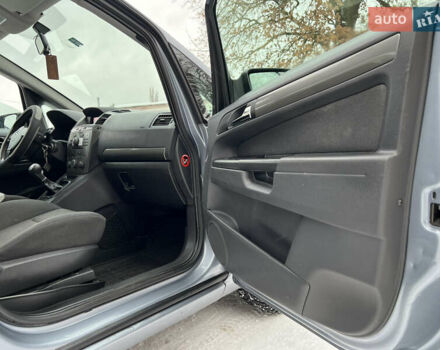 Серый Опель Зафира, объемом двигателя 1.6 л и пробегом 291 тыс. км за 3950 $, фото 36 на Automoto.ua