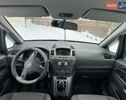 Серый Опель Зафира, объемом двигателя 1.6 л и пробегом 291 тыс. км за 3950 $, фото 29 на Automoto.ua