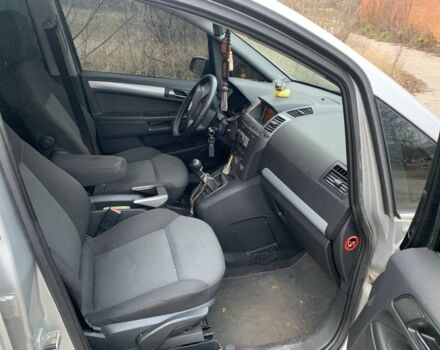 Серый Опель Зафира, объемом двигателя 1.9 л и пробегом 352 тыс. км за 3000 $, фото 5 на Automoto.ua