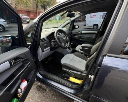 Серый Опель Зафира, объемом двигателя 1.6 л и пробегом 290 тыс. км за 5600 $, фото 3 на Automoto.ua