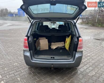 Серый Опель Зафира, объемом двигателя 1.9 л и пробегом 271 тыс. км за 2850 $, фото 1 на Automoto.ua