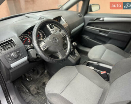 Серый Опель Зафира, объемом двигателя 1.6 л и пробегом 211 тыс. км за 4450 $, фото 7 на Automoto.ua