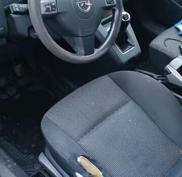 Серый Опель Зафира, объемом двигателя 1.6 л и пробегом 291 тыс. км за 4300 $, фото 30 на Automoto.ua