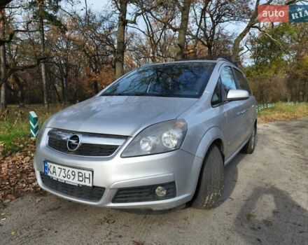 Серый Опель Зафира, объемом двигателя 1.8 л и пробегом 214 тыс. км за 5200 $, фото 1 на Automoto.ua