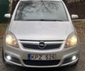 Серый Опель Зафира, объемом двигателя 1.9 л и пробегом 352 тыс. км за 3000 $, фото 1 на Automoto.ua