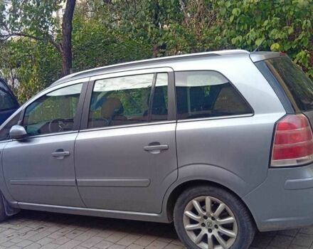 Серый Опель Зафира, объемом двигателя 1.9 л и пробегом 200 тыс. км за 6000 $, фото 1 на Automoto.ua