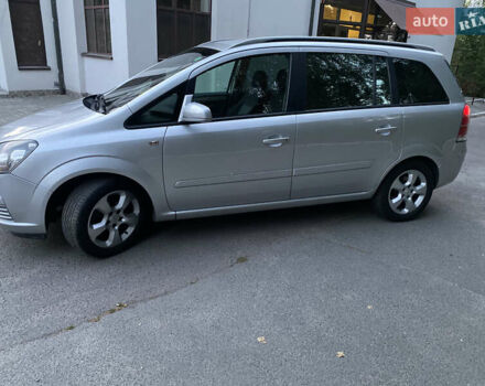 Серый Опель Зафира, объемом двигателя 1.8 л и пробегом 244 тыс. км за 5300 $, фото 3 на Automoto.ua