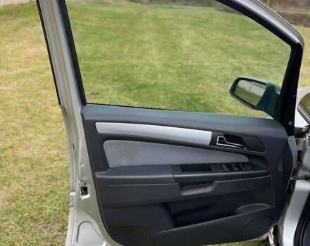 Серый Опель Зафира, объемом двигателя 1.8 л и пробегом 218 тыс. км за 4999 $, фото 36 на Automoto.ua