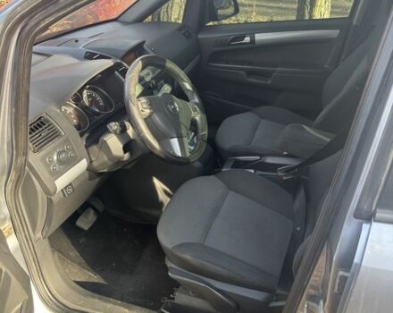 Серый Опель Зафира, объемом двигателя 1.8 л и пробегом 300 тыс. км за 4200 $, фото 4 на Automoto.ua