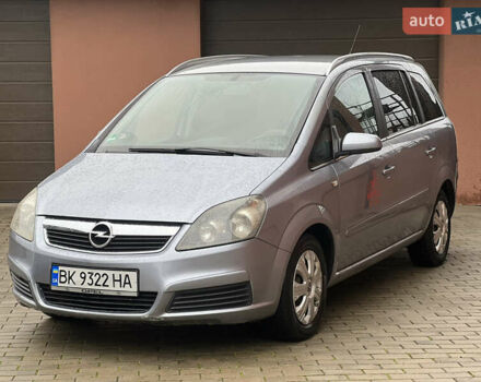 Серый Опель Зафира, объемом двигателя 1.6 л и пробегом 211 тыс. км за 4450 $, фото 3 на Automoto.ua