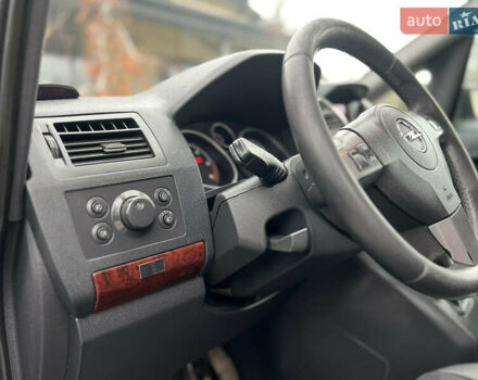 Серый Опель Зафира, объемом двигателя 1.9 л и пробегом 275 тыс. км за 4900 $, фото 27 на Automoto.ua