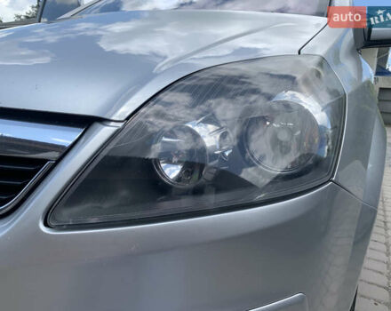 Серый Опель Зафира, объемом двигателя 1.9 л и пробегом 404 тыс. км за 6500 $, фото 16 на Automoto.ua