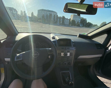 Серый Опель Зафира, объемом двигателя 1.6 л и пробегом 262 тыс. км за 6500 $, фото 9 на Automoto.ua