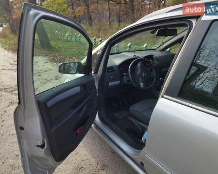 Серый Опель Зафира, объемом двигателя 1.8 л и пробегом 214 тыс. км за 5200 $, фото 18 на Automoto.ua