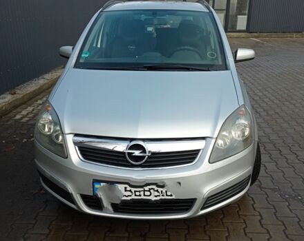 Серый Опель Зафира, объемом двигателя 1.6 л и пробегом 208 тыс. км за 5200 $, фото 1 на Automoto.ua