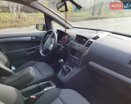 Серый Опель Зафира, объемом двигателя 1.8 л и пробегом 214 тыс. км за 5200 $, фото 17 на Automoto.ua