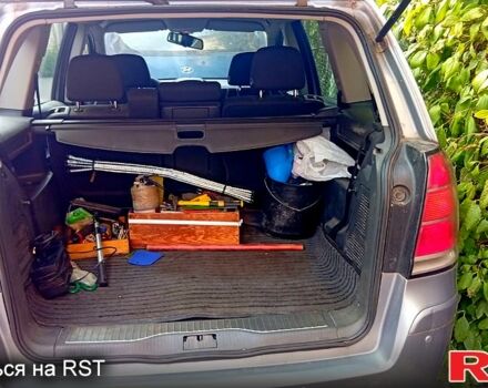 Серый Опель Зафира, объемом двигателя 1.9 л и пробегом 250 тыс. км за 5000 $, фото 4 на Automoto.ua