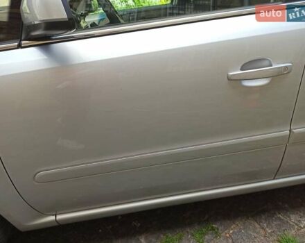 Серый Опель Зафира, объемом двигателя 1.9 л и пробегом 284 тыс. км за 4900 $, фото 1 на Automoto.ua