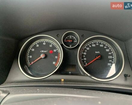 Серый Опель Зафира, объемом двигателя 1.6 л и пробегом 215 тыс. км за 5788 $, фото 2 на Automoto.ua