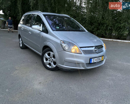 Серый Опель Зафира, объемом двигателя 1.8 л и пробегом 244 тыс. км за 5300 $, фото 2 на Automoto.ua