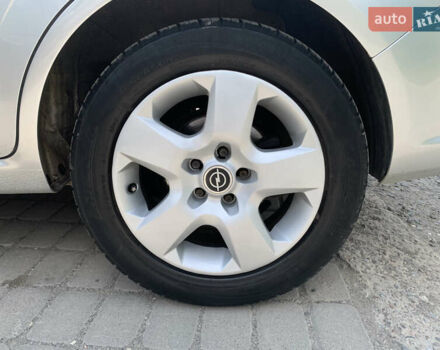 Серый Опель Зафира, объемом двигателя 1.9 л и пробегом 404 тыс. км за 6500 $, фото 10 на Automoto.ua