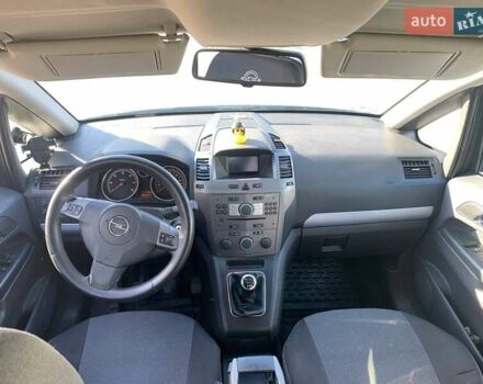 Серый Опель Зафира, объемом двигателя 1.9 л и пробегом 260 тыс. км за 5900 $, фото 20 на Automoto.ua