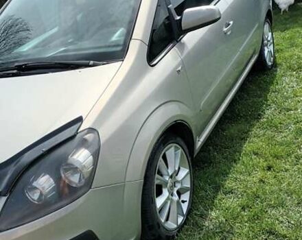 Серый Опель Зафира, объемом двигателя 1.9 л и пробегом 277 тыс. км за 4800 $, фото 2 на Automoto.ua