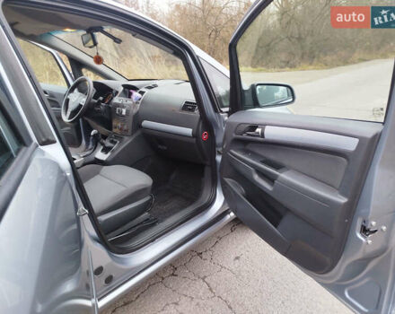 Серый Опель Зафира, объемом двигателя 1.6 л и пробегом 212 тыс. км за 4900 $, фото 9 на Automoto.ua