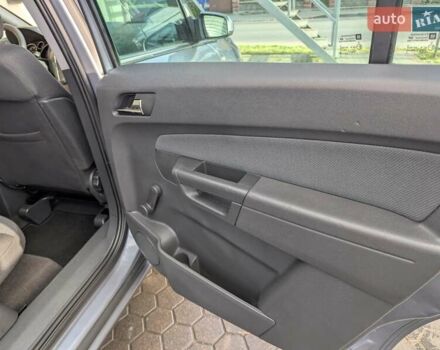 Серый Опель Зафира, объемом двигателя 1.8 л и пробегом 176 тыс. км за 5700 $, фото 16 на Automoto.ua