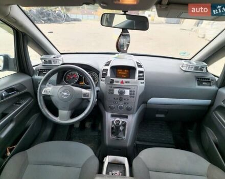 Серый Опель Зафира, объемом двигателя 1.6 л и пробегом 280 тыс. км за 5500 $, фото 7 на Automoto.ua