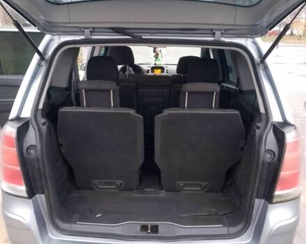 Серый Опель Зафира, объемом двигателя 1.6 л и пробегом 270 тыс. км за 5600 $, фото 4 на Automoto.ua