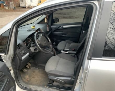 Серый Опель Зафира, объемом двигателя 1.9 л и пробегом 352 тыс. км за 3000 $, фото 3 на Automoto.ua