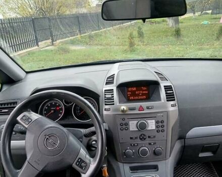 Серый Опель Зафира, объемом двигателя 1.6 л и пробегом 307 тыс. км за 4600 $, фото 5 на Automoto.ua