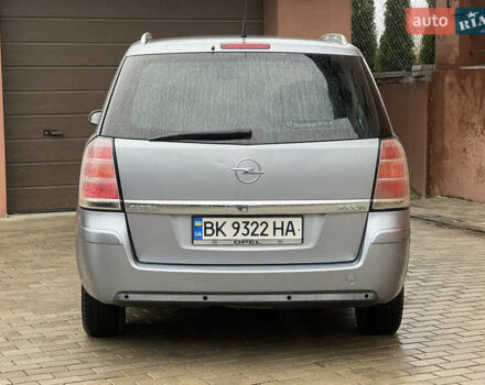 Серый Опель Зафира, объемом двигателя 1.6 л и пробегом 211 тыс. км за 4450 $, фото 5 на Automoto.ua