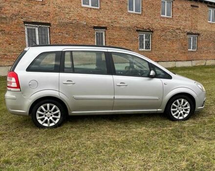 Серый Опель Зафира, объемом двигателя 1.8 л и пробегом 218 тыс. км за 4999 $, фото 3 на Automoto.ua