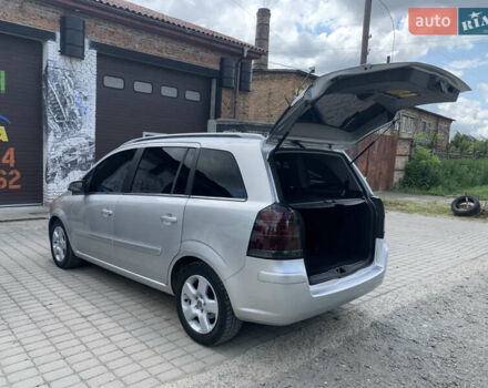 Серый Опель Зафира, объемом двигателя 1.9 л и пробегом 404 тыс. км за 6500 $, фото 1 на Automoto.ua