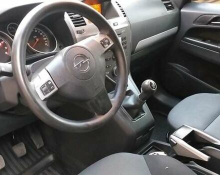 Серый Опель Зафира, объемом двигателя 1.6 л и пробегом 211 тыс. км за 5400 $, фото 15 на Automoto.ua