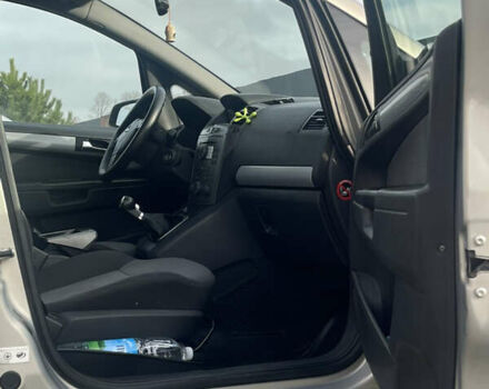 Сірий Опель Зафіра, об'ємом двигуна 1.6 л та пробігом 268 тис. км за 4500 $, фото 5 на Automoto.ua