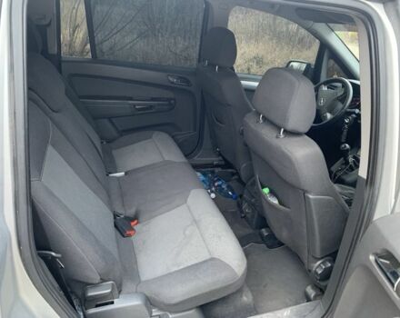 Серый Опель Зафира, объемом двигателя 1.9 л и пробегом 352 тыс. км за 3000 $, фото 7 на Automoto.ua